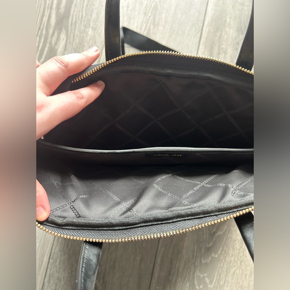 Micheal Kors Crossbody Laptop Bag - Picture 5 of 5